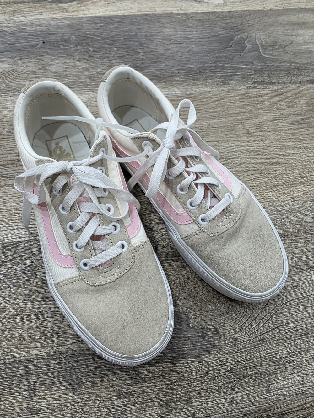 Vans Low Top Sneakers in Cream with Pink Stripe